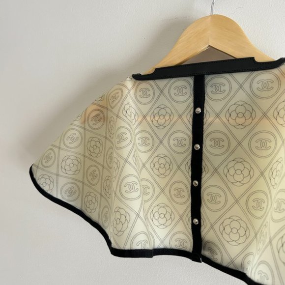 Rare Chanel Camelia Handbag Raincoat Printed PVC - Picture 4 of 9